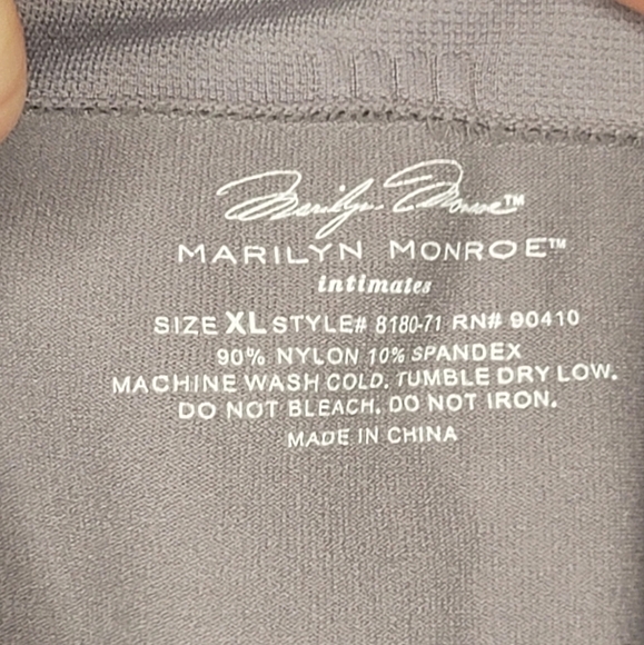 0148. NWOTs ~ Marilyn Monroe Intimates ~ XL ~ So easy to wear! - Picture 2 of 4